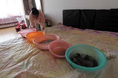 常山楼上漏水，住户失联，小区没物管，业主维权难！律师来支招……